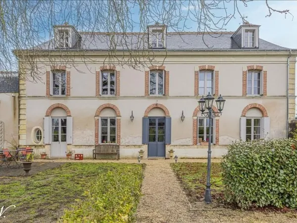 Maison de bourg de 14 pièces principales