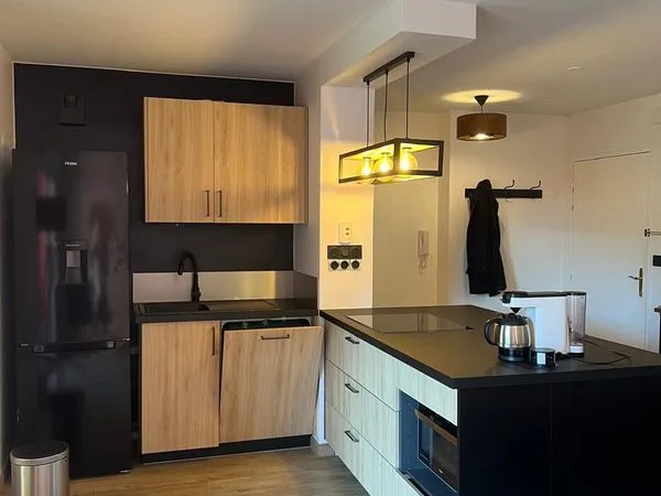 T2 meublé avec balcon et box