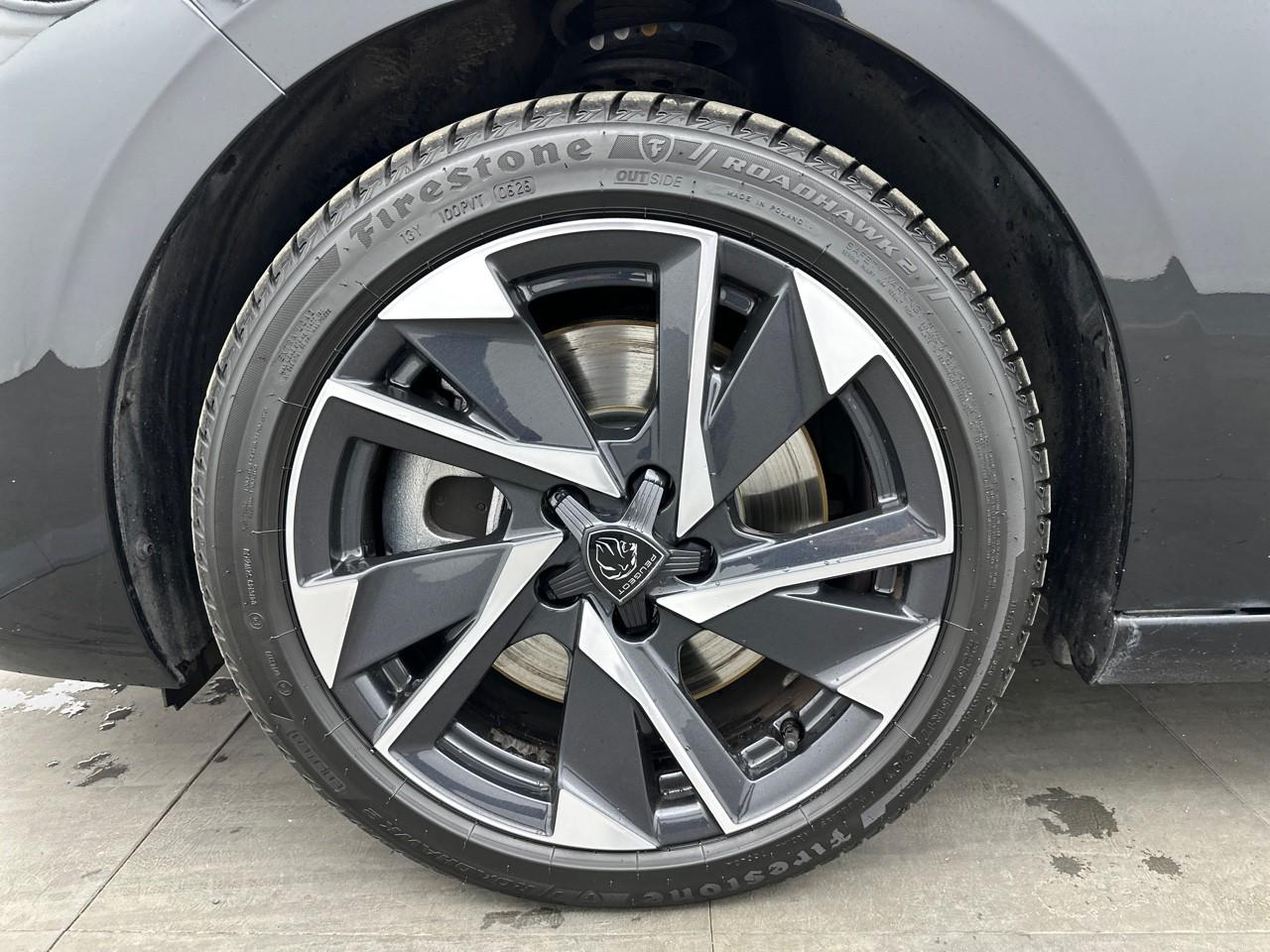 Peugeot 308 phev 180 e-eat8 allure pack — photo 14