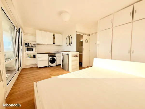 STUDIO MEUBLE 18m² + BALCON 9m² - HYPER CENTRE RENNES