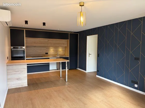 À louer - T2 rénové à neuf de 50 m² - clim, balcon, vue dégagée