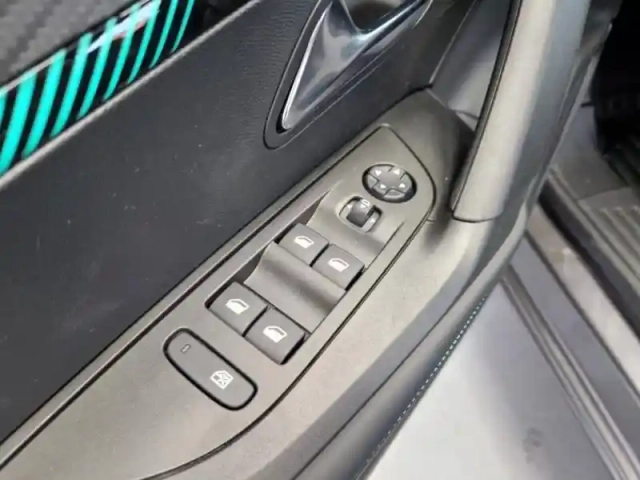Peugeot 2008 1.2 puretech 130ch s&amp;s allure — photo 9