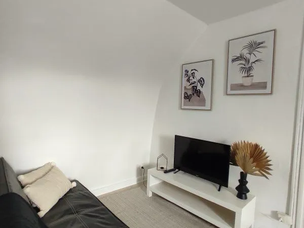 MORLAIX - Appartement rénové vendu loué meublé - Dernier étage - DPE D