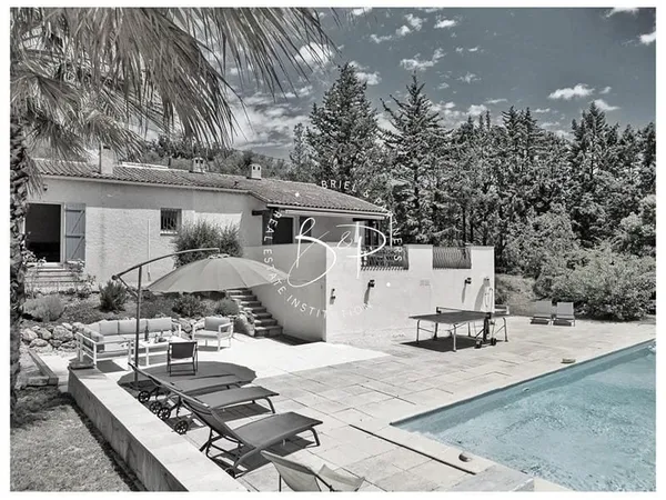Lorgues, à vendre villa avec piscine, 4 chambres sur 1900 m² de terrain paysager.