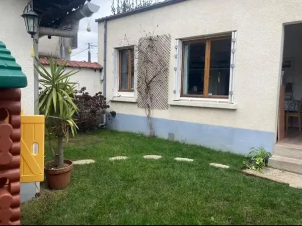 Charmante maison dans Senlis, 3 chambres, 1 bureau, jardin, à 6 min à pied du centre