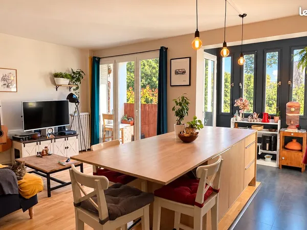 T3 traversant 55 m² avec balcon - Saint-Michel - Métro à 2 min