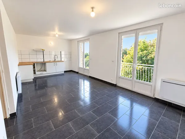 3 pièces 59 m² - Balcon, garage 50 m² et cuisine neuve - Beaumont-le-Roger
