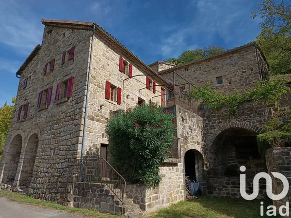 Maison 9 pièces 230 m²