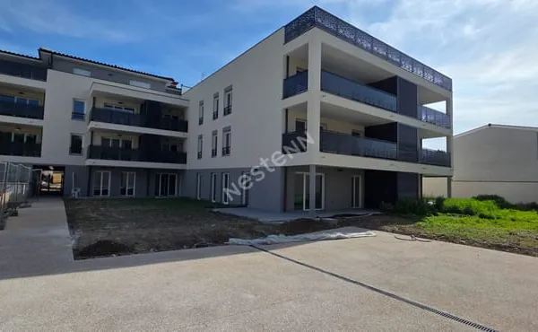 SAINT LAURENT DE MURE proche centre bourg - Type 4 neuf RT 2012 avec terrasse et jardin privatif S/O