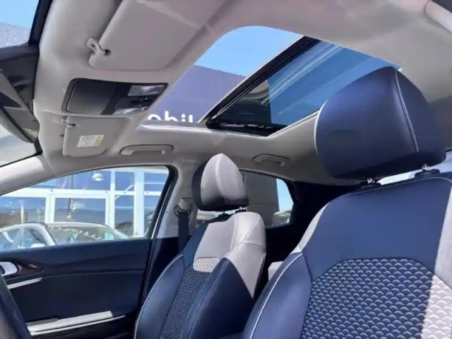 Kia Xceed 1.6 gdi 141ch phev lounge dct6 — photo 13