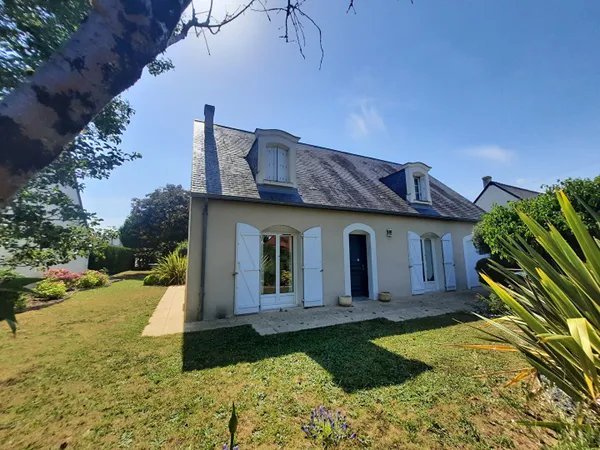 EXCLUSIVITE ERA ! Pavillon 6 pièces ,154 m², Chambray Les Tours.