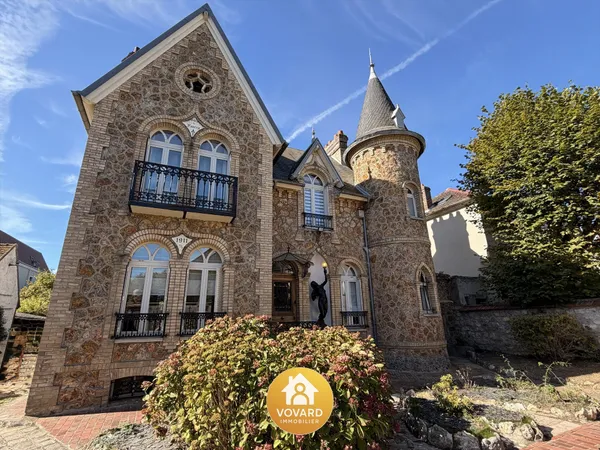 Demeure meulière avec tour et studio