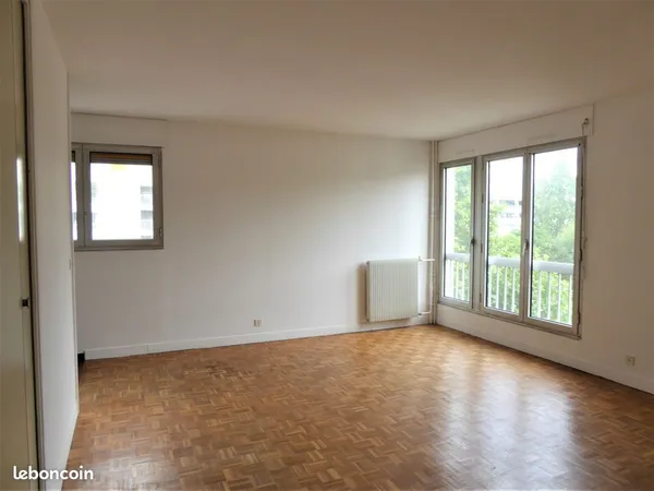 Cergy prefecture grand studio a louer