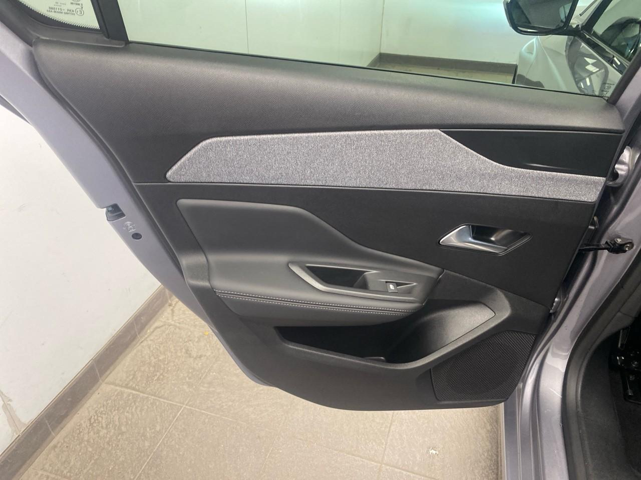 Peugeot 308 hybrid 145 e-dcs6 allure — photo 20