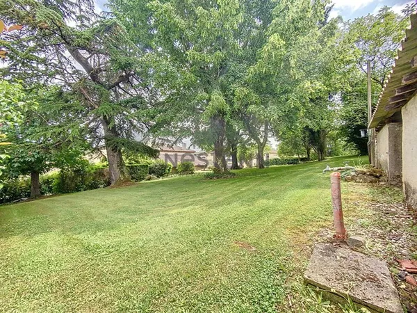 A vendre Maison de village 5 pièces de 134m2, à Ornezan, avec dépendance sur un jardin arboré de