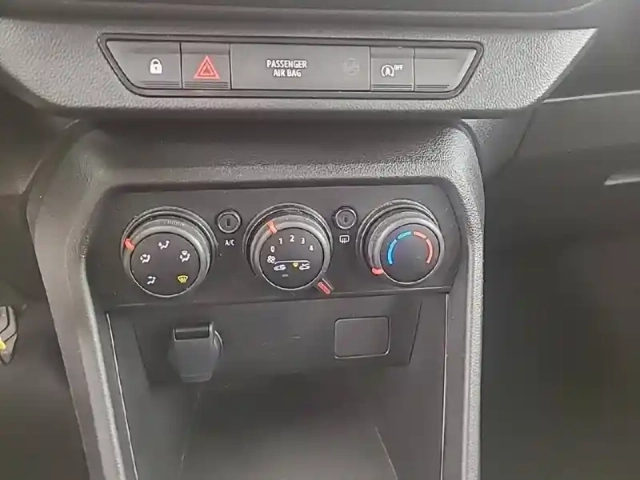 Dacia Sandero sce 65 — photo 15