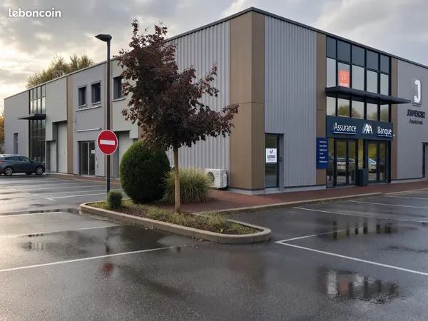 Local dans zone commerciale