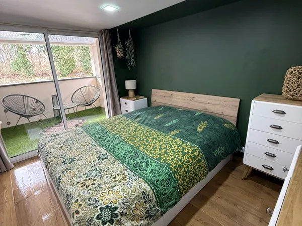Location chambre meublée chez l'habitant en bordure de forêt