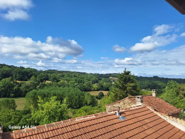 MAISON DE VILLAGE AVEC BELLE VUE
