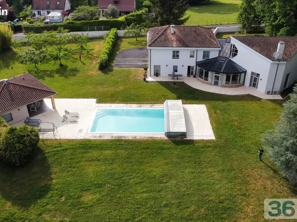 Villa 10 pièces 313 m²