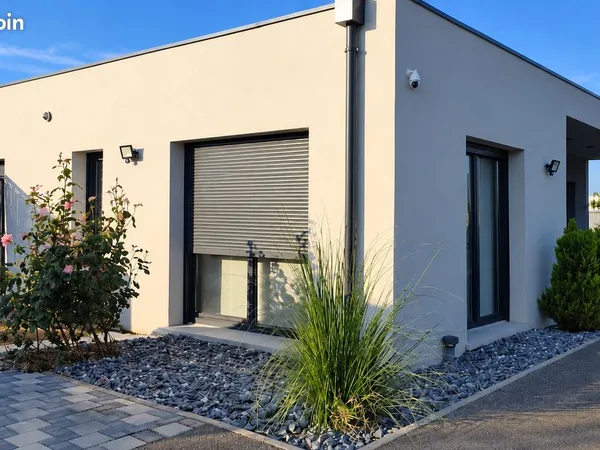 Local professionnel 90 m² - Idéal médical / paramédical / bureaux - Parking 7 places - PMR