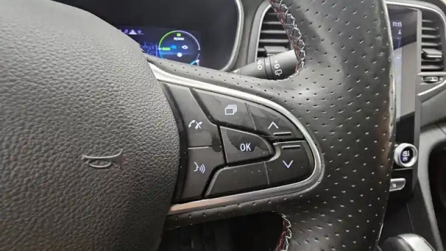 Renault Megane mégane iv berline e-tech plug-in hybride 160 — photo 45