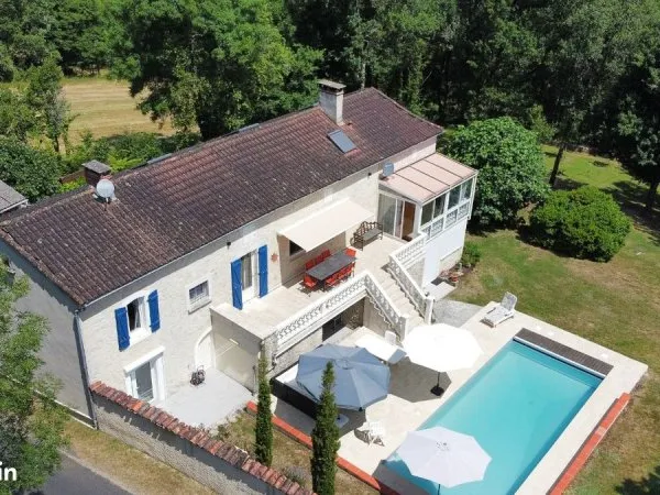 Belle maison avec piscine et studio séparé