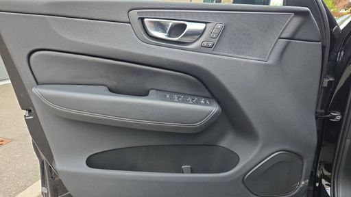 Volvo XC60 T6 Recharge 2.0 Ti 253 Plug in Hybrid 145 AWD Geartronic8 - Plus Style Dark – 2024 – 42063 km – Hybride rechargeable – Boîte Automatique — photo 70