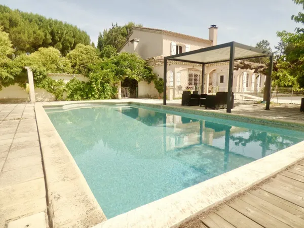 Maison 9 pièces 327 m²