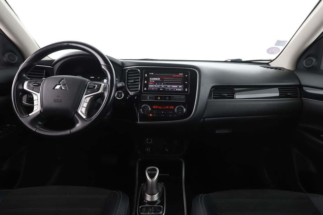 Mitsubishi Outlander PHEV Twin Motor Intense 4WD — photo 11
