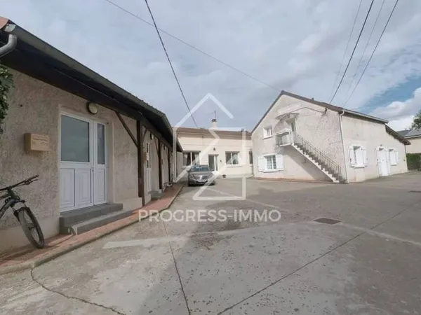 Ensemble immobilier 735 m²