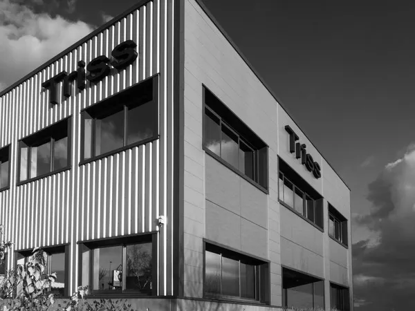 Bâtiment d'activité polyvalent : bureaux, showroom, atelier & stockage