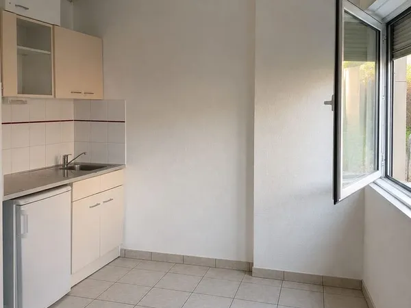 STUDIO 23,82m2 + BALCON - ECUSSON