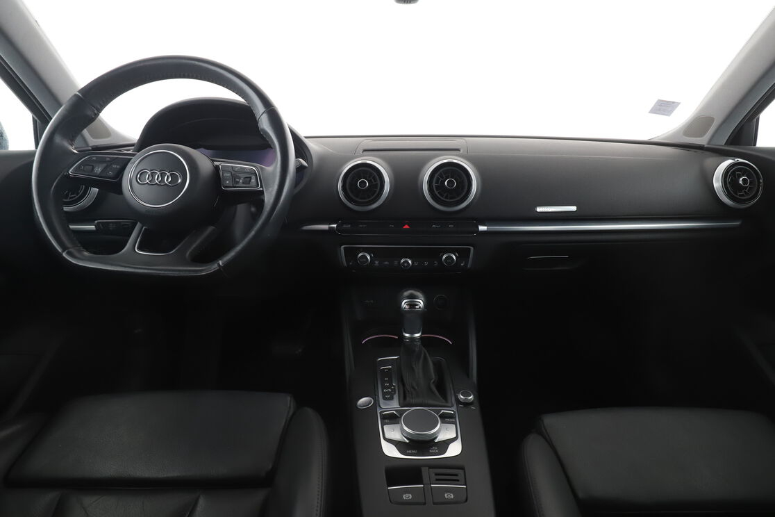 Audi A3 Sportback 30 TFSI Design Luxe S Tronic 7 — photo 11