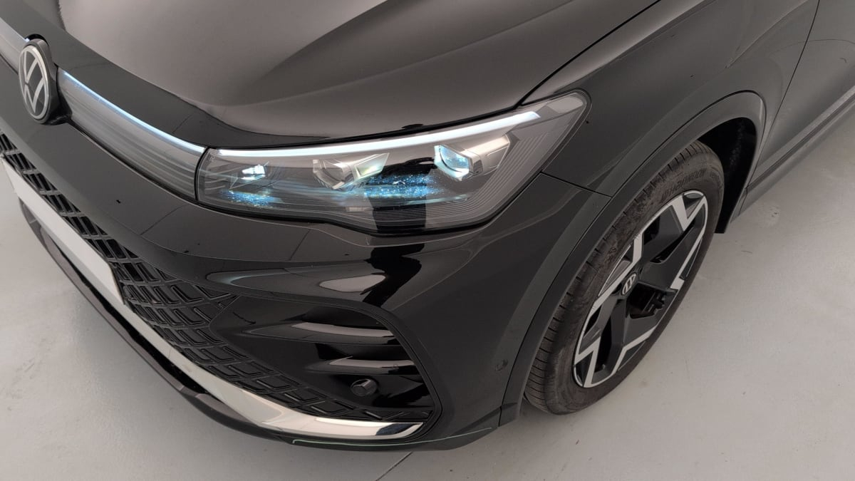 Volkswagen Tiguan — photo 21