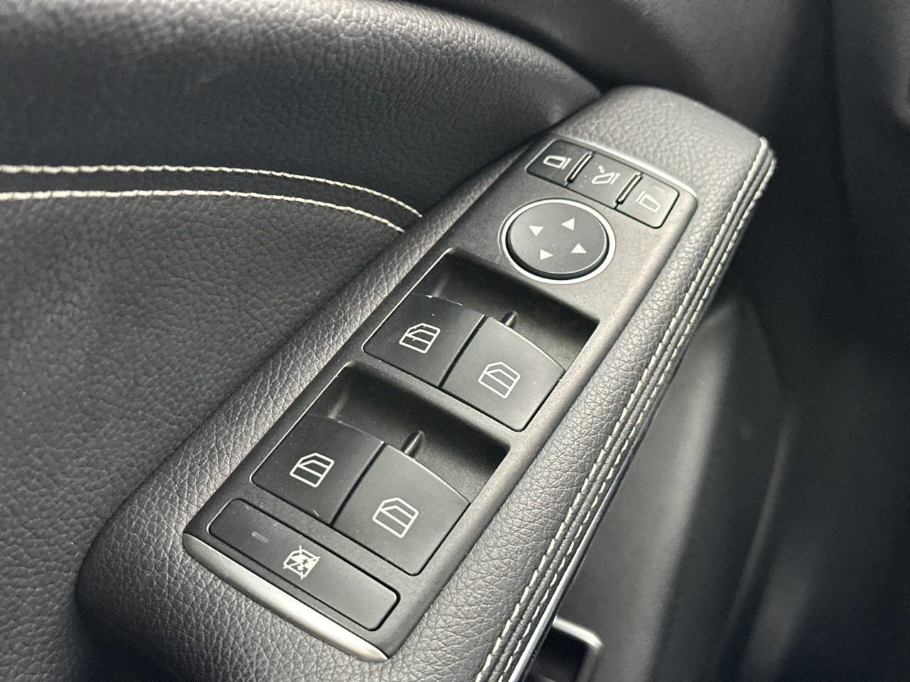 Mercedes Gla 180 sensation 7-g dct a — photo 17