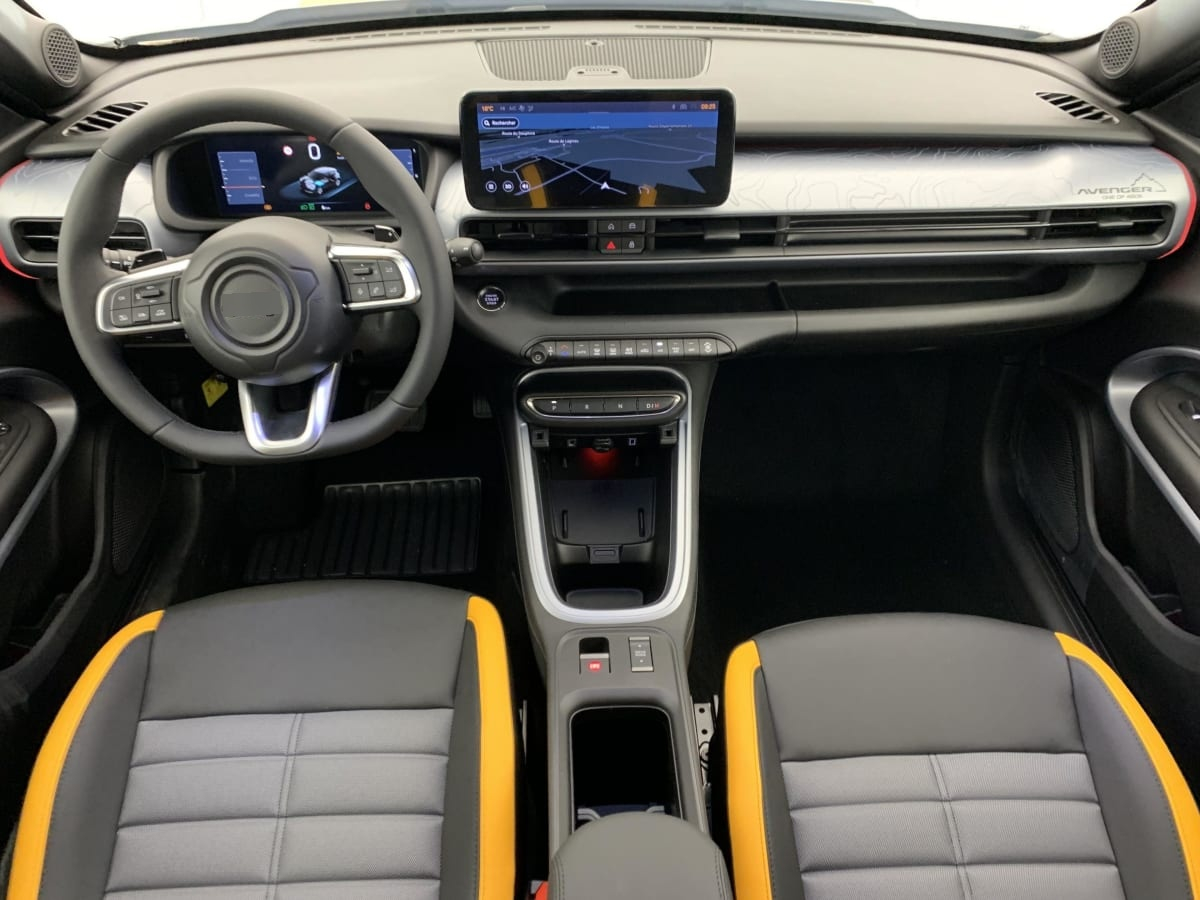 Jeep Avenger — photo 12