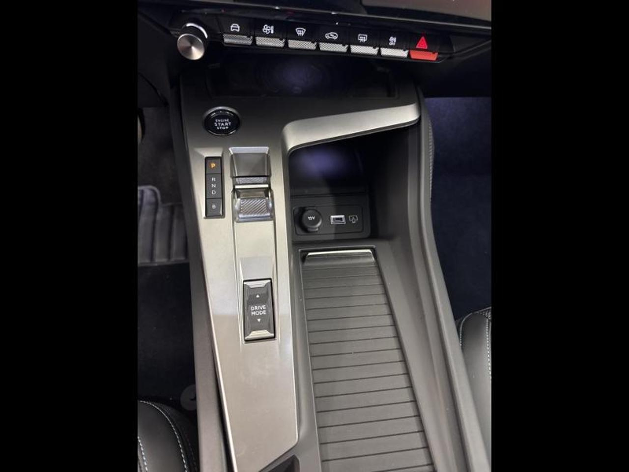 Peugeot 308 phev 180ch allure e-eat8 — photo 18