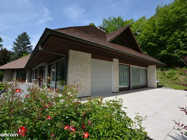 Villa 9 pièces 307 m²