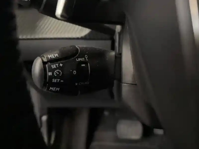 Peugeot 208 hybrid 110 e-dcs6 — photo 17