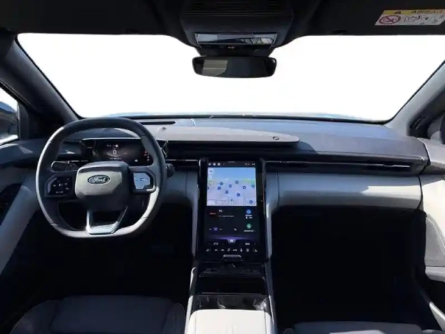 Ford Explorer 286ch extended range 77kwh pack premium rwd — photo 6