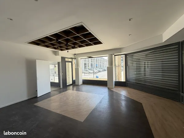 Local 186 m² Le Blanc-Mesnil