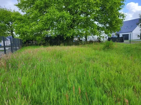 Beau terrain constructible MESQUER bourg