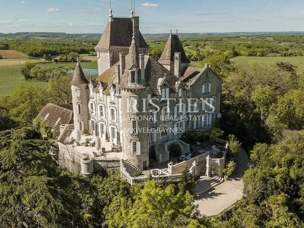 Château 20 pièces 937 m²