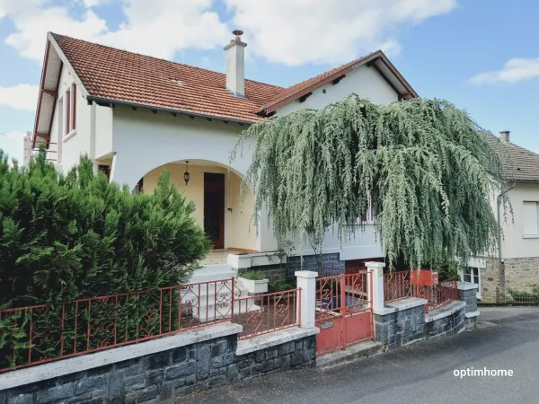LAGUENNE (19)- Maison composée de 2 logements