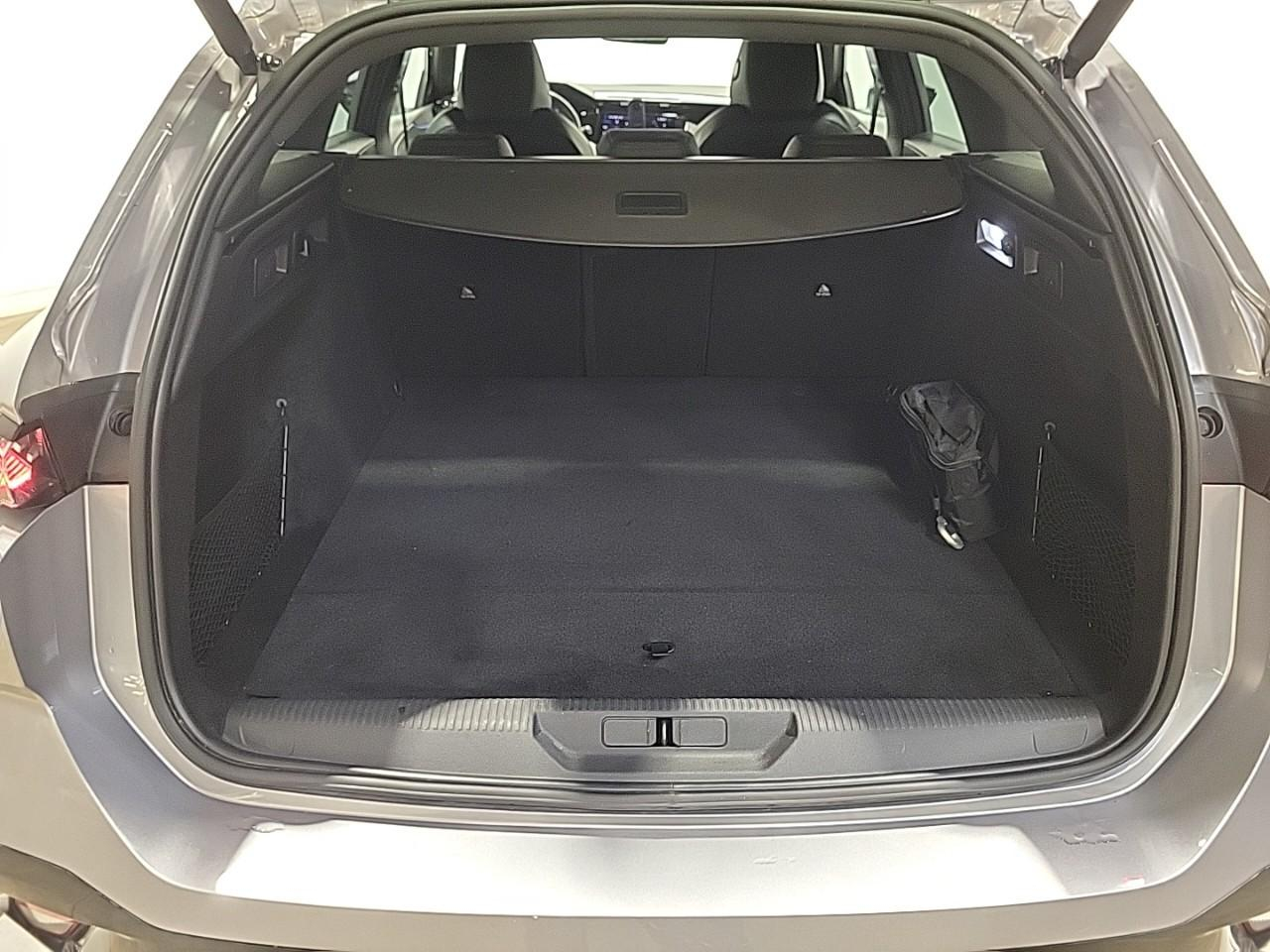 Peugeot 308 sw phev 225 e-eat8 gt — photo 14