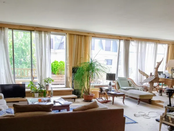 Appartement traversant de 150m² + terrasse 30 m2- rue Cortambert