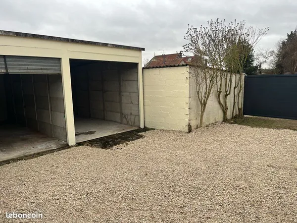 Location remise hangar avec stationnement sécurisé