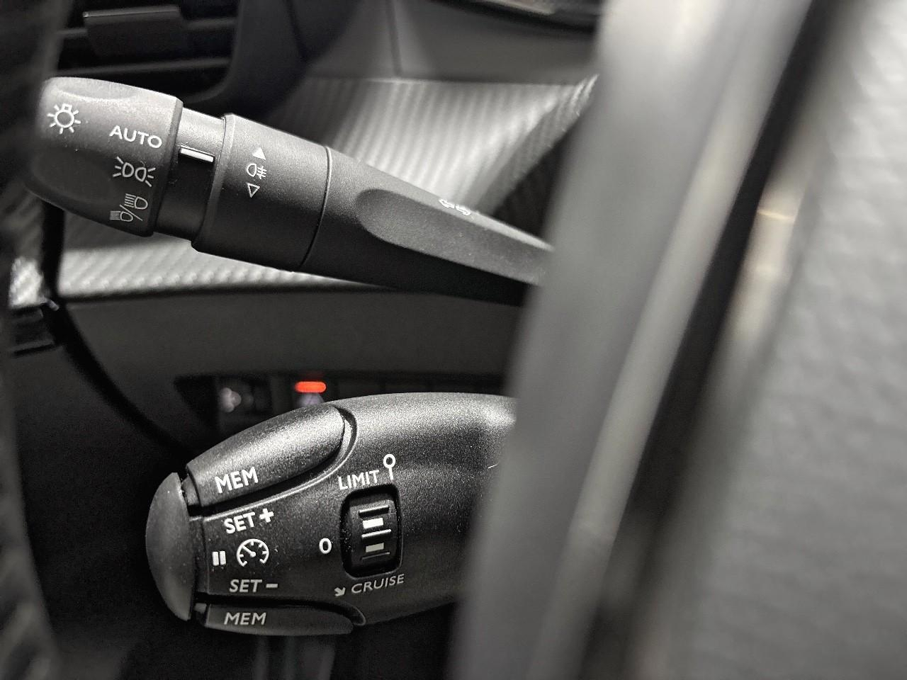 Peugeot 2008 puretech 100 s&s bvm6 allure — photo 20