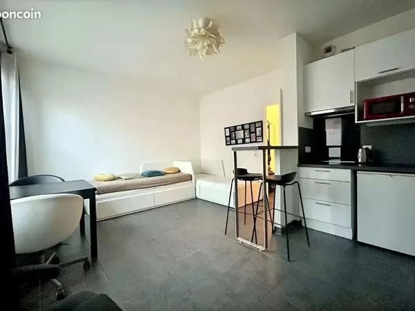 Grand studio 28.5m² meublé Villejuif